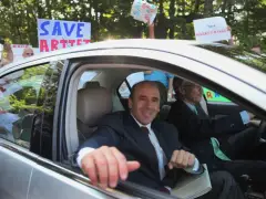 Market Basket board votes to remove Arthur T. Demoulas