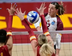 Gophers sweep Iowa State to move into Sweet 16